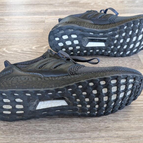 Adidas Ultra Boost Size 9 - Picture 2 of 5